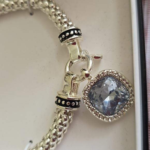 NINE WEST BRAND WOMEN'S FASHION JEWELRY BUNDLE OF 2 STRETCH BRACELETS - Picture 13 of 15